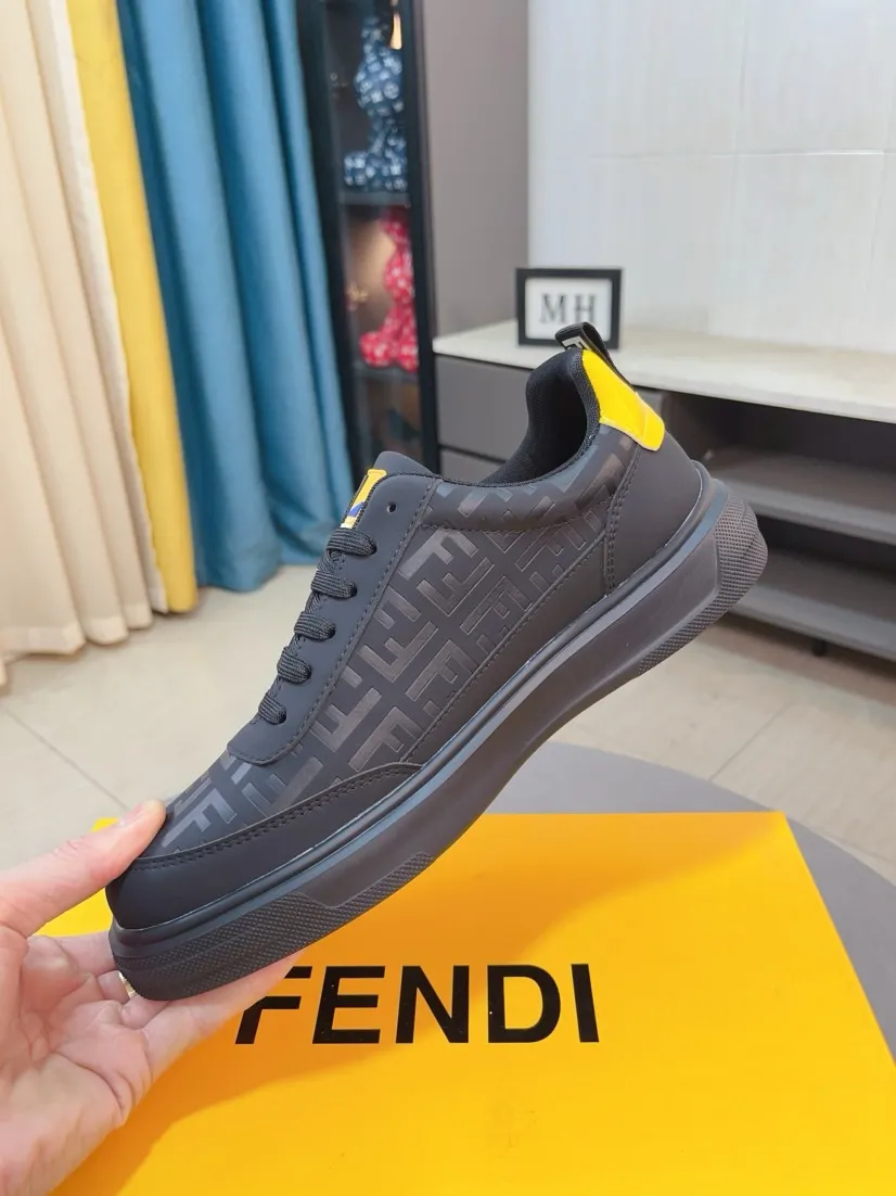 Men's Men's Shoes💰420🌹🌹[FENDI] Fendi's classic and comfortable men's, this complex sneaker is made of soft calfskin➕genuine leather lining➕original ultra-light rubber material with rough outsole. This unique and light style is suitable for the casual and refined sensibility of this season. It is comfortable and natural on the feet. It is an everyday style for casual travel in autumn and winter! 38/44